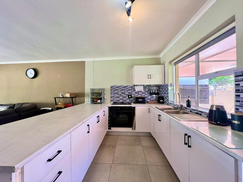 3 Bedroom Property for Sale in Heathfield Western Cape